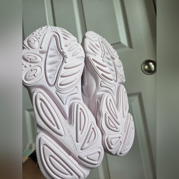 Adidas Originals Ozweego “Ice Purple” – Women’s 6 BNWT - Picture 5 of 7